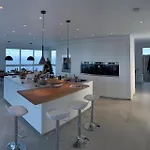 Crystal Ocean تاكورونتي