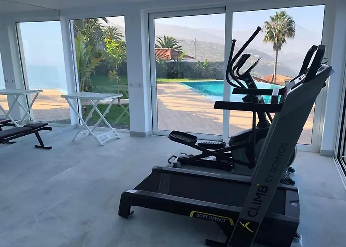 Crystal Ocean Villa *