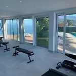 Crystal Ocean Vila *